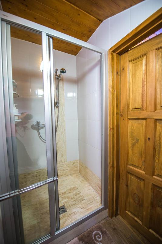 One-Bedroom Apartment with Balcony image 3