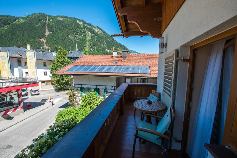 Double Room with Balcony image 4