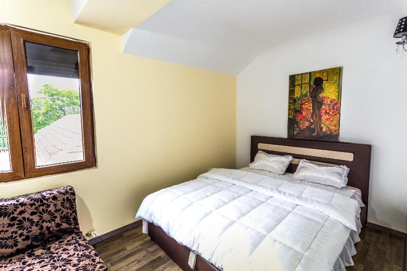 Apartment image 3