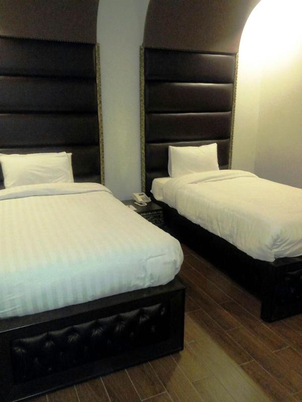 Shalimar Hotel - image 2