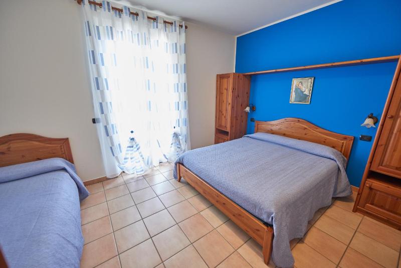 Triple Room with Terrace image 2
