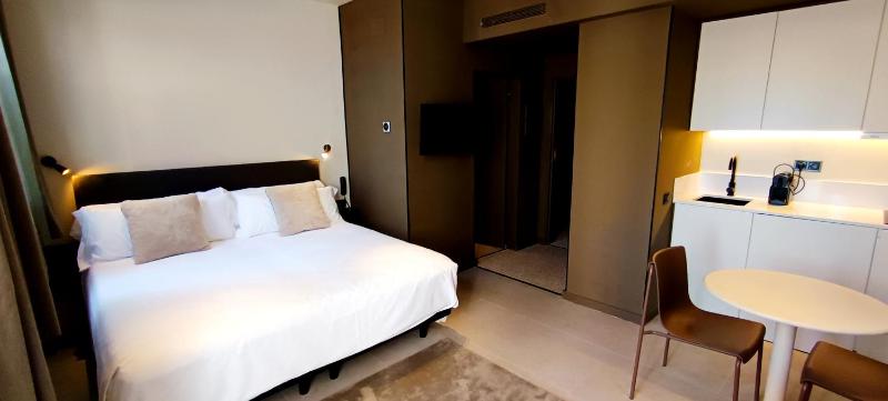 Senator Barcelona Apartments - image 3