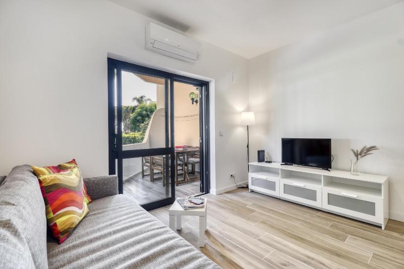 Sunshine Apartment - image 11