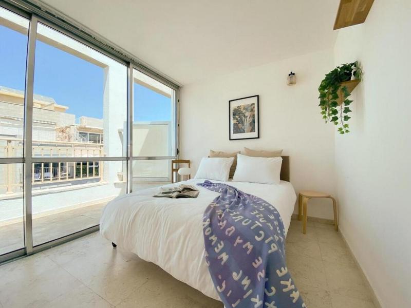 Sea View Duplex On Frishman Beach 2Bdr apt and BBQ - image 8