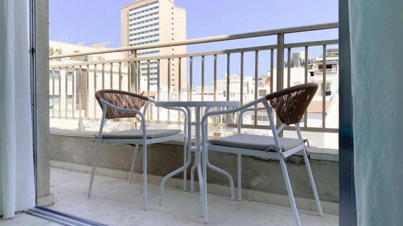 Sea View Duplex On Frishman Beach 2Bdr apt and BBQ - image 10