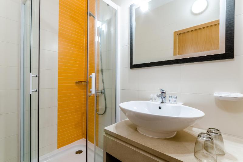 Quadruple Room with Sea View image 4