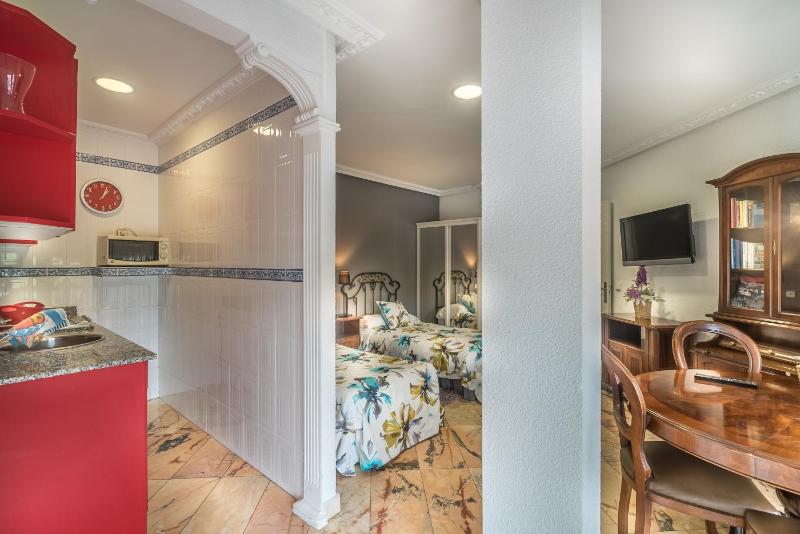 Two-Bedroom Apartment with Garden View image 3