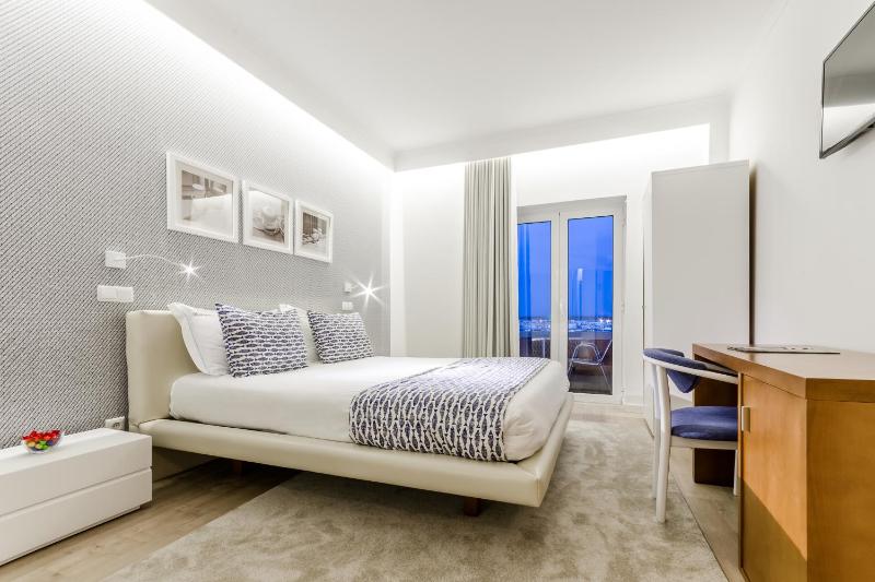 Double Room with Sea View image 3
