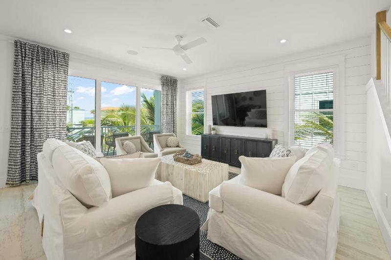 Beach View Paradise - New Anna Maria Island Home - image 16
