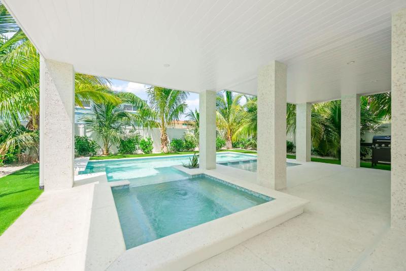 Beach View Paradise - New Anna Maria Island Home - image 12
