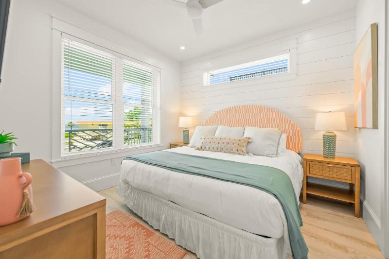 Beach View Paradise - New Anna Maria Island Home - image 11
