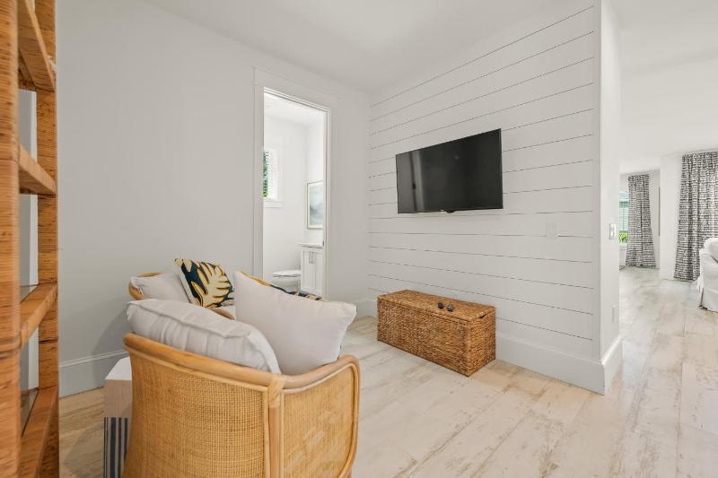 Beach View Paradise - New Anna Maria Island Home - image 8