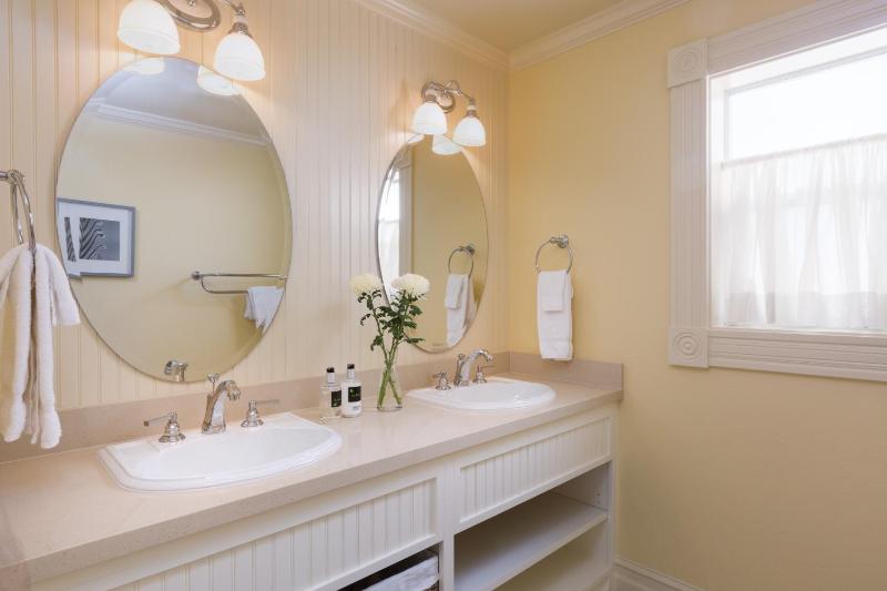Carriage House  image 3