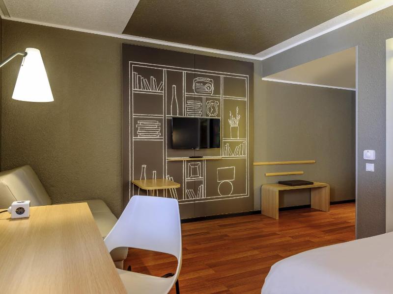 ibis Hotel Berlin Mitte - image 12