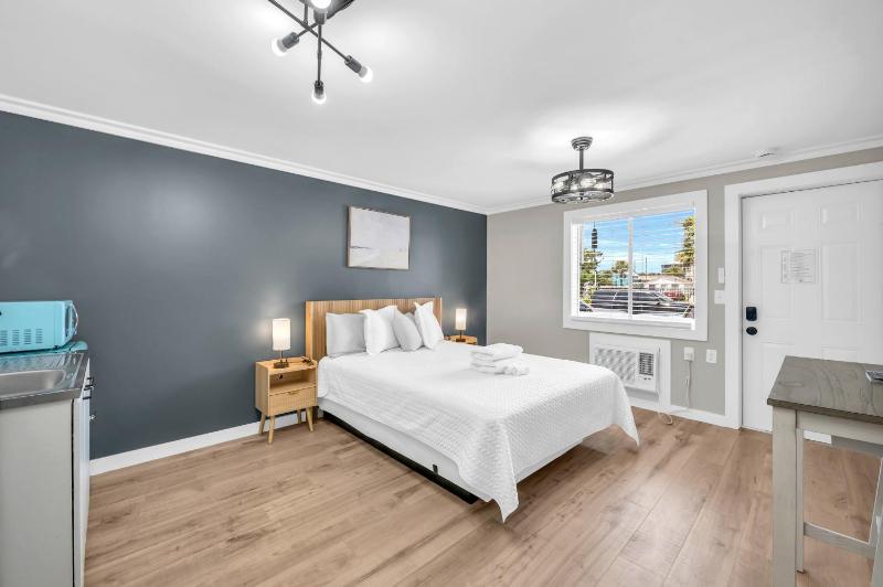 Dry Dock Inn - image 2