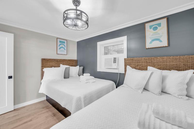 Dry Dock Inn - image 42