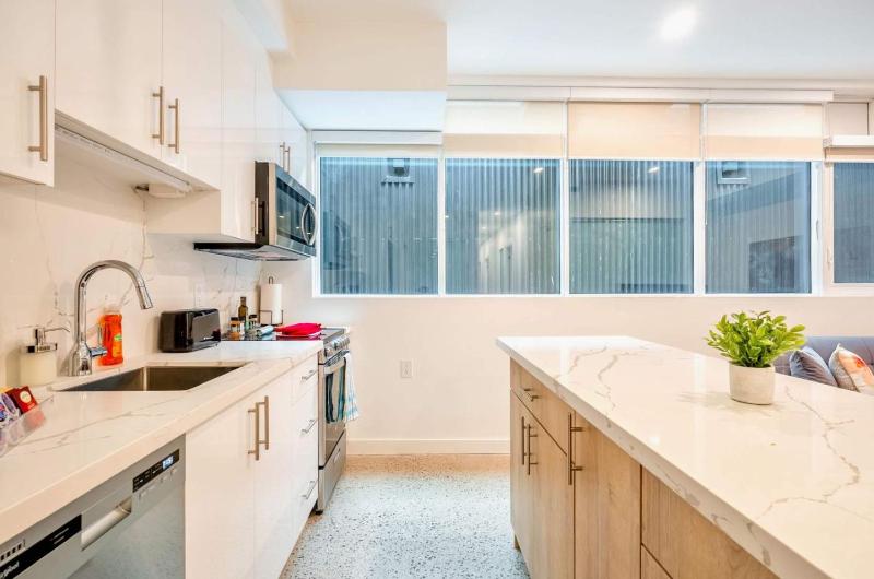 The Roland - Peaceful 2BR Basement Suite Near Downtown Toronto - image 9