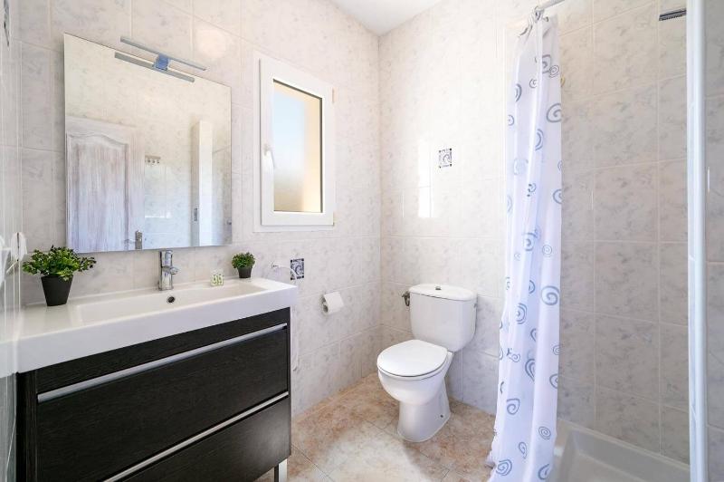 Villa Carolina Blanca by Villa Plus - image 23