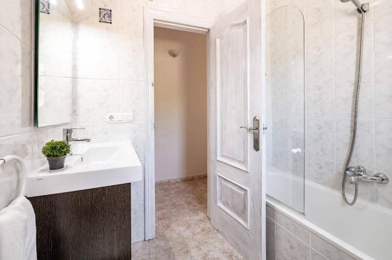 Villa Carolina Blanca by Villa Plus - image 10