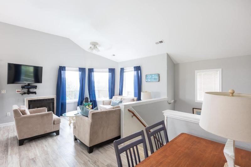 Short walk to Beach with Pool Game Room and Spa - image 40