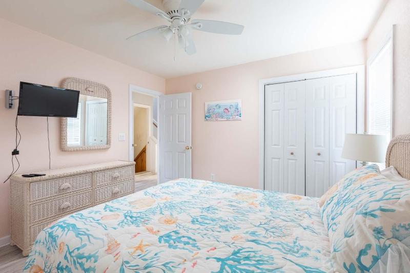 Short walk to Beach with Pool Game Room and Spa - image 22