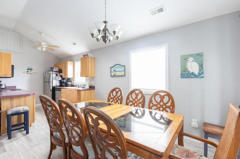 Short walk to Beach with Pool Game Room and Spa - image 34