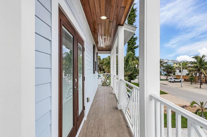 571 Seabatical- Canal Front With Pool! home - image 13