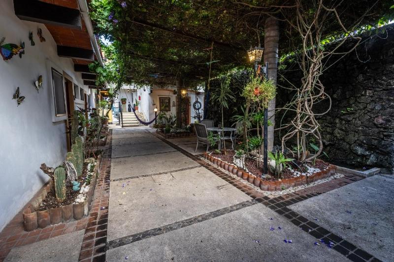 Las Mariposas Hotel & Studios - image 12