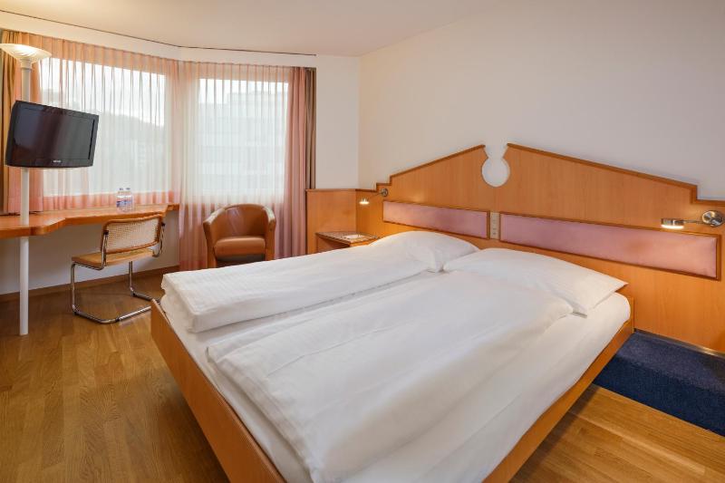 Classic Double Room with Shared Kitchen and Living room image 4