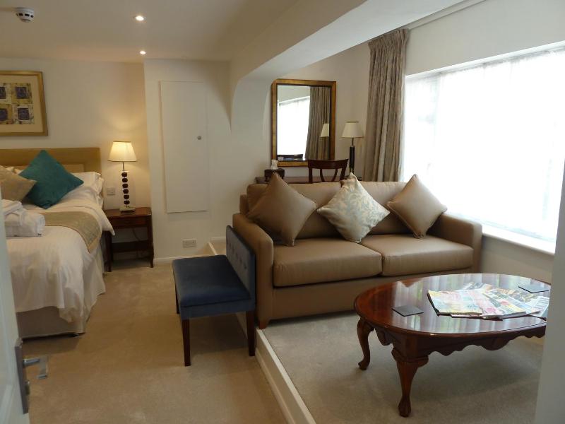 Deluxe Family Suite image 1