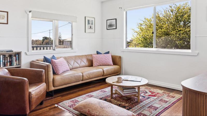 Salt Shack - Classic Angourie Beach Cottage Steps from Spooky Beach - Holiday Yamba - image 14