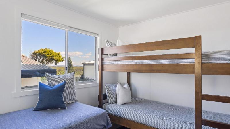 Salt Shack - Classic Angourie Beach Cottage Steps from Spooky Beach - Holiday Yamba - image 10
