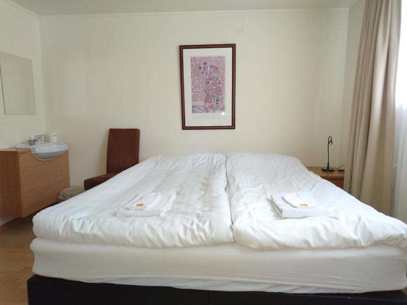 Quadruple Room with Shared Bathroom image 3