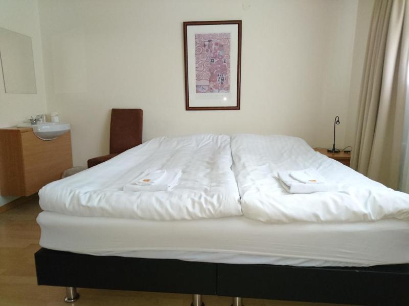 Quadruple Room with Shared Bathroom image 2