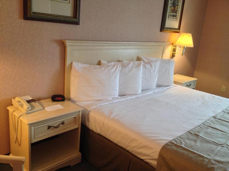 Standard Queen Room image 4