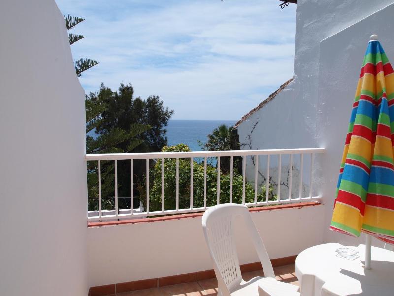 One-Bedroom Apartment with Terrace and Sea View image 4