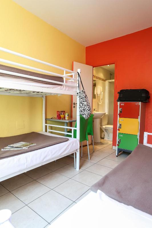 Bed in 4-Bed Mixed Dormitory Room image 3