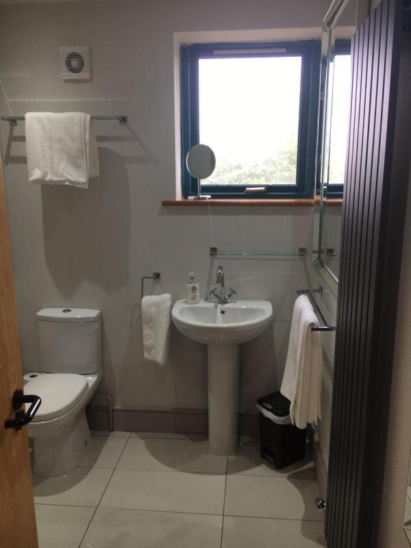 Studio Apartment with Eden View image 3