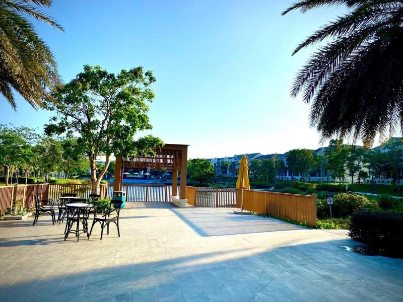 Modern 3BR Villa • Poolside 4min Shuttle to Beach - image 12