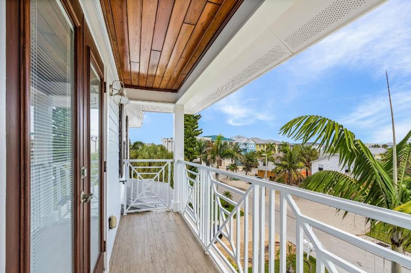 571 Seabatical- Canal Front With Pool! home - image 4
