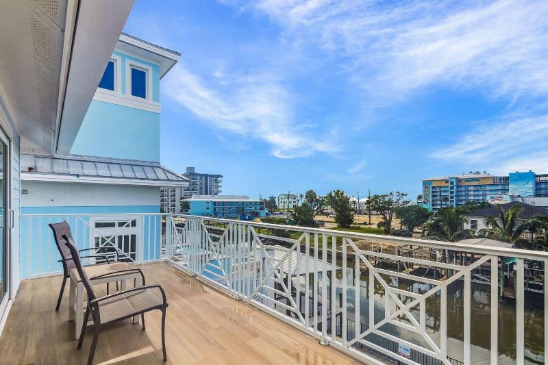 571 Seabatical- Canal Front With Pool! home - image 25