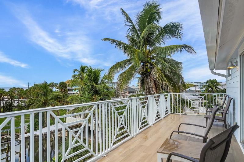 571 Seabatical- Canal Front With Pool! home - image 3