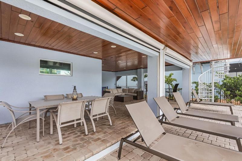 571 Seabatical- Canal Front With Pool! home - image 35