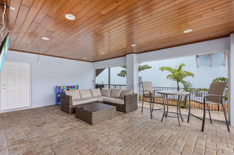 571 Seabatical- Canal Front With Pool! home - image 7