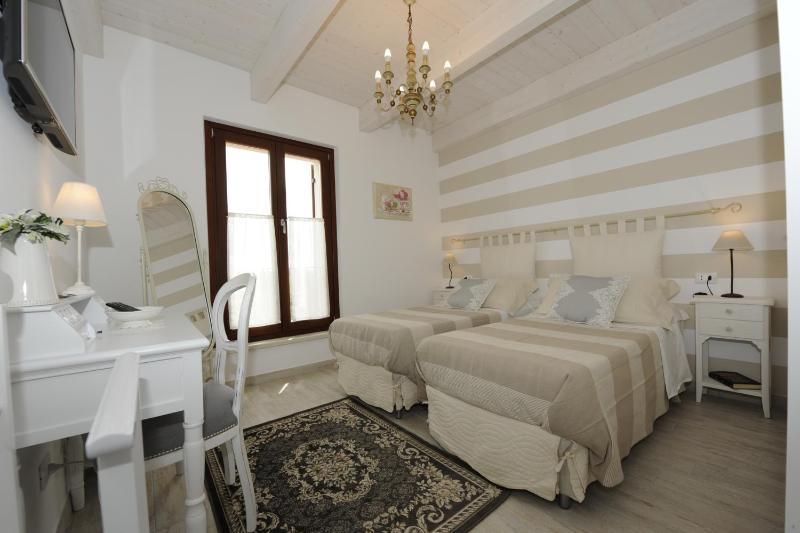 Double or Twin Room with Private Bathroom image 2