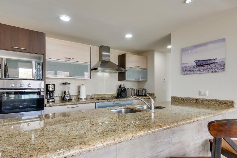 Chic Cabo Condo - Walk to Marina & Downtown! - image 13