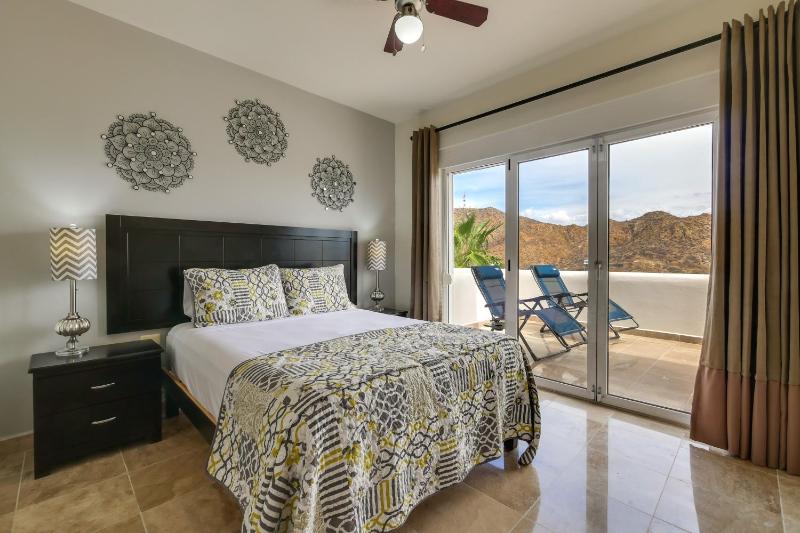 Chic Cabo Condo - Walk to Marina & Downtown! - image 12