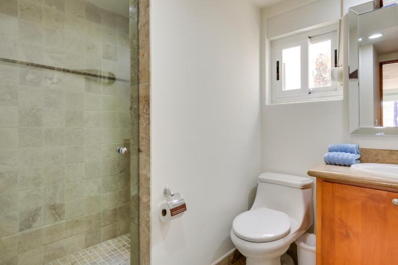 Chic Cabo Condo - Walk to Marina & Downtown! - image 9