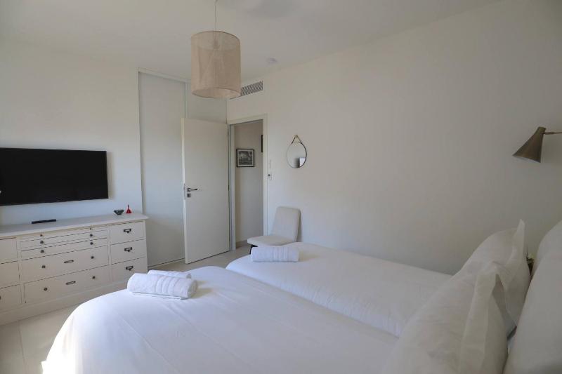 MonteCarloSeaView & Jacuzzi & Parking #29 - image 11