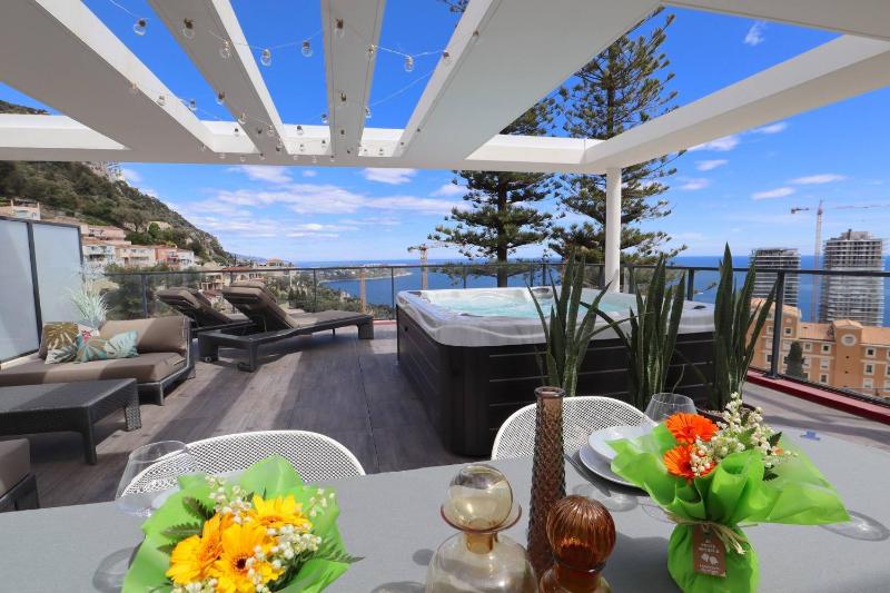 MonteCarloSeaView & Jacuzzi & Parking #29 - image 9
